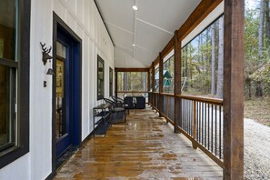 Terrace/patio - WhiteTail Retreat Fun Family Friendly HotTub Sale! (Broken Bow)