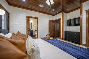 4 bedrooms, iron/ironing board, travel crib, free WiFi