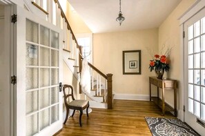 Interior - D-TOWN GETAWAY "SPACIOUS+WIFI+AC+FAMILY+GATHERING" (Halifax)