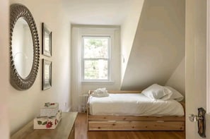 5 dormitorios, cuna de viaje, wifi gratis y ropa de cama