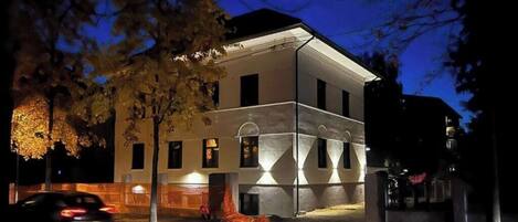 المنشأة من الخارج