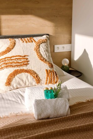 1 bedroom, travel cot, WiFi, bed sheets