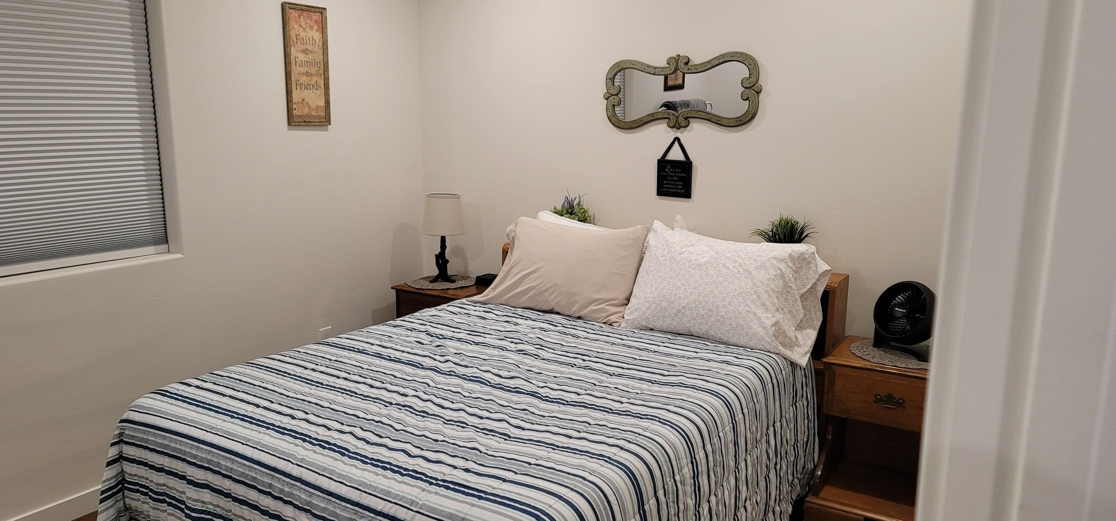 2 slaapkamers, een bureau, een strijkplank/strijkijzer, gratis wifi