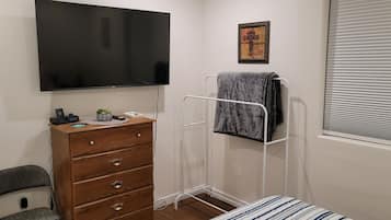 2 bedrooms, desk, iron/ironing board, free WiFi