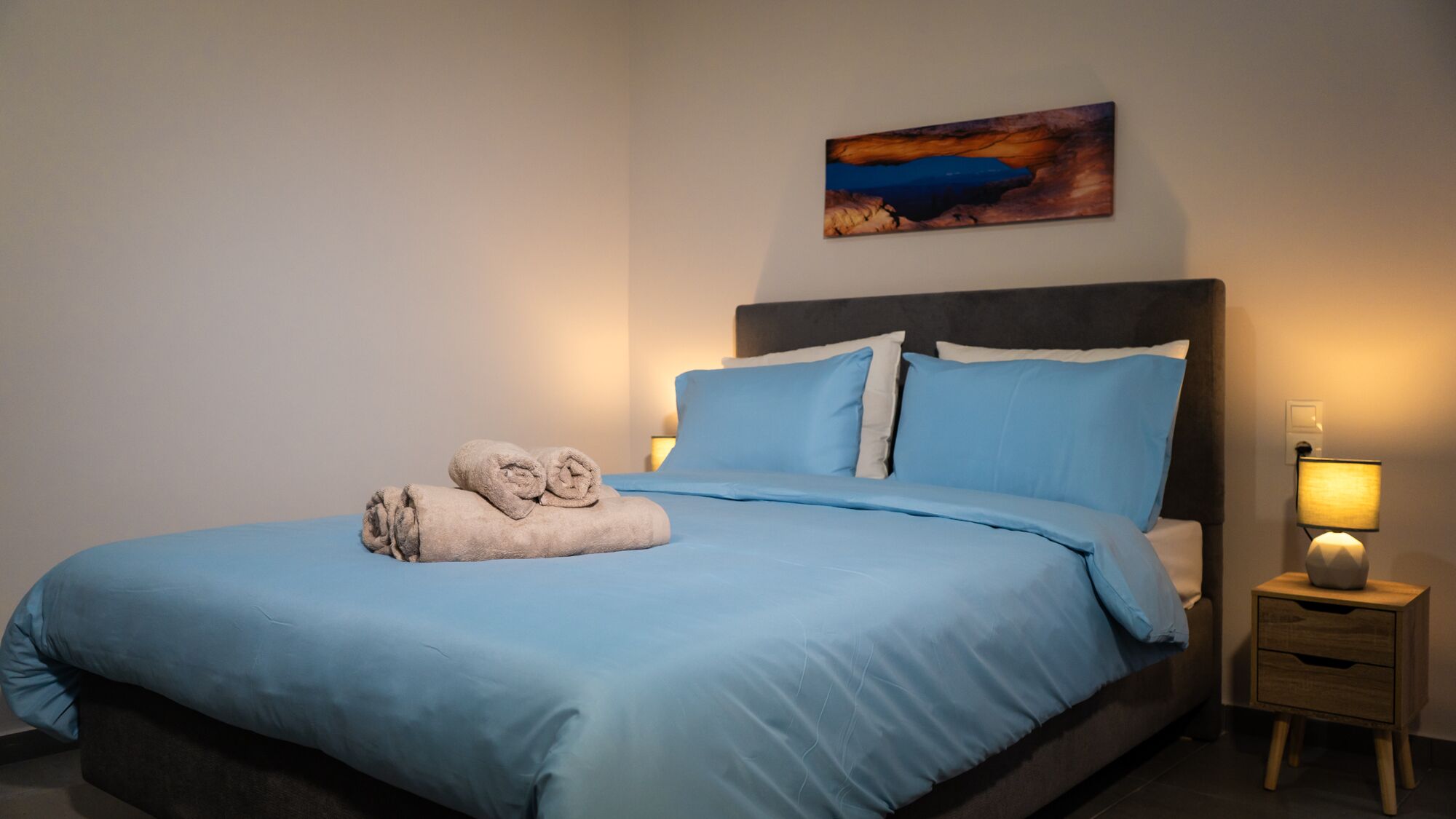 3 bedrooms, Egyptian cotton sheets, premium bedding, down comforters