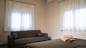 3 bedrooms, Egyptian cotton sheets, premium bedding, down comforters