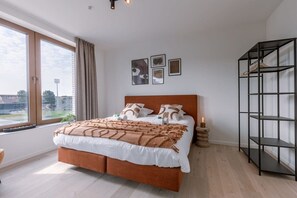 3 Schlafzimmer, Schreibtisch, Bügeleisen/Bügelbrett, WLAN