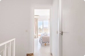 Interior - IDEAL Comfy peaceful CARIHUELA HOUSE 3 mins beach Fast Wifi Air/Con Pool! (Torremolinos)