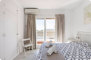 2 bedrooms, desk, iron/ironing board, free WiFi