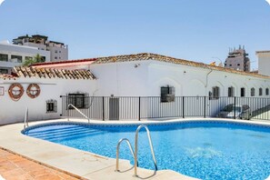 Outdoor pool - IDEAL Comfy peaceful CARIHUELA HOUSE 3 mins beach Fast Wifi Air/Con Pool! (Torremolinos)