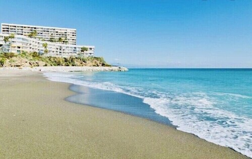 IDEAL Comfy peaceful CARIHUELA HOUSE 3 mins beach Fast Wifi Air/Con Pool!