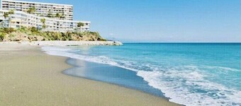 IDEAL Comfy peaceful CARIHUELA HOUSE 3 mins beach Fast Wifi Air/Con Pool!