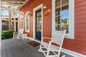 Terrace/patio - 3BR Luxury Beach Bungalo w/ 6-Seater GOLF CART! Near Pool, Beach Tram, Wharf. (Miramar Beach)