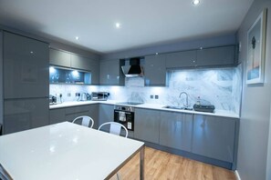 Fridge, microwave, oven, dishwasher