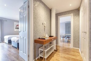 2 bedrooms, iron/ironing board, free WiFi, bed sheets