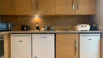 Fridge, microwave, oven, dishwasher