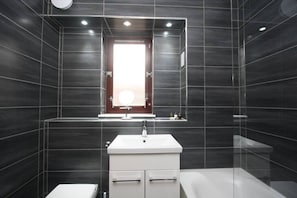 Séchoir à cheveux, serviettes fournies