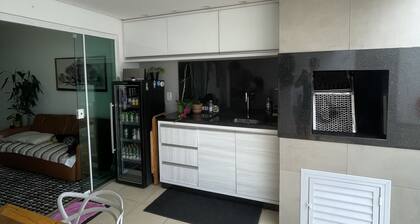House with 3 suites, swimming pool, close to the beach.