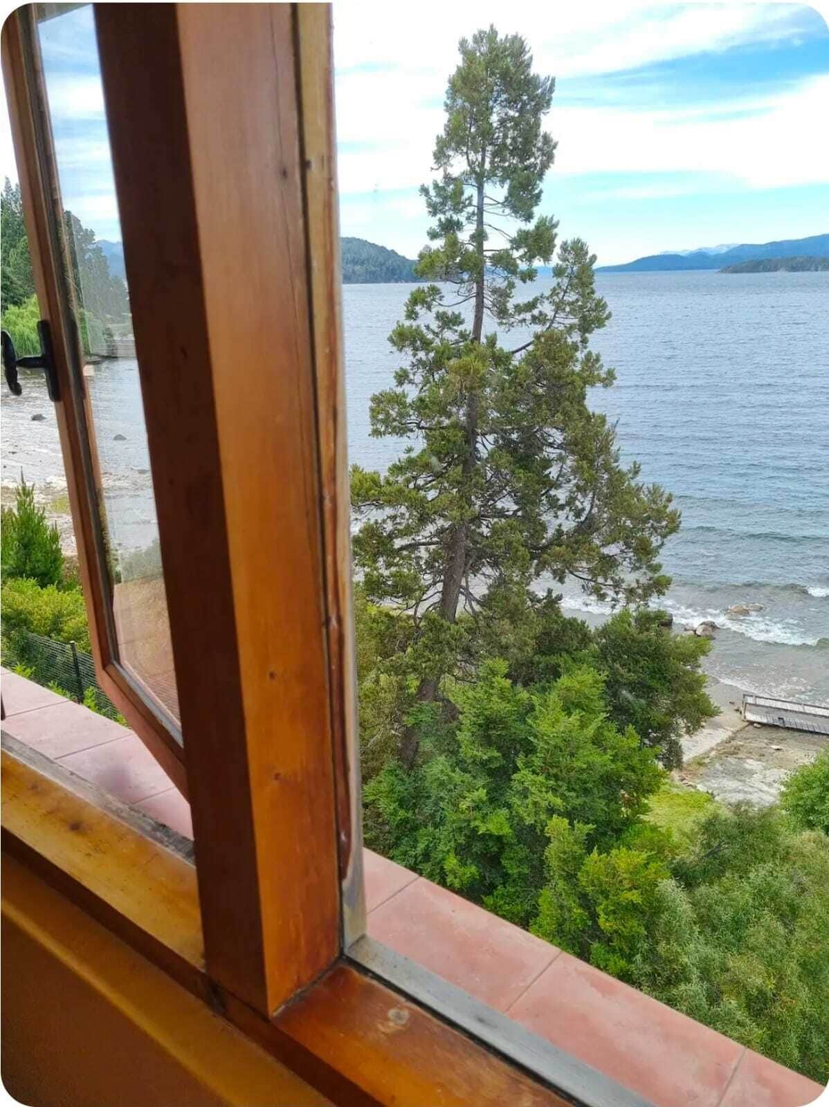 Deluxe House | Private kitchen | Full-sized fridge, microwave, oven, stovetop