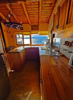 华丽独立别墅 | 私人厨房 | 大冰箱、微波炉、烤箱、炉灶