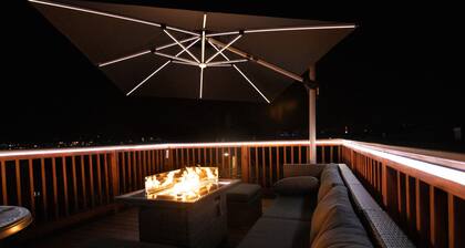 Modern Smart Home w/Gourmet Kitchen, Peloton & King Suite with Rooftop Deck