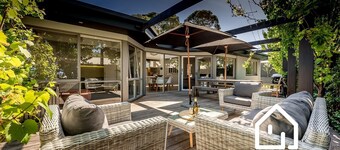 Aura Hot Tub Retreat *1 NIGHT FREE* Unique Cedar Hot Tub Experience