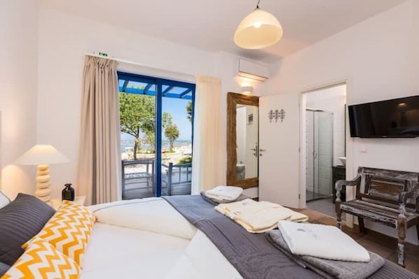 3 bedrooms, in-room safe, iron/ironing board, travel crib