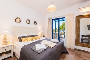 3 bedrooms, in-room safe, iron/ironing board, travel cot - Villa Sky with 3 bedrooms & private pool (Chania)