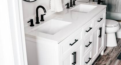 Remodeled Modern Apartment Minutes from Ft. Benning and Midtown Dining.