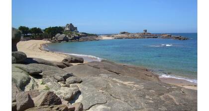 Trégastel, Pink Granite Coast - Apartment SEA ANEMONE***with panoramic sea view