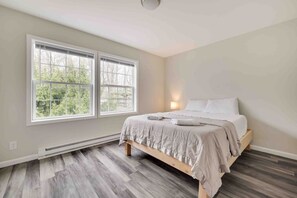 5 bedrooms, iron/ironing board, travel crib, free WiFi