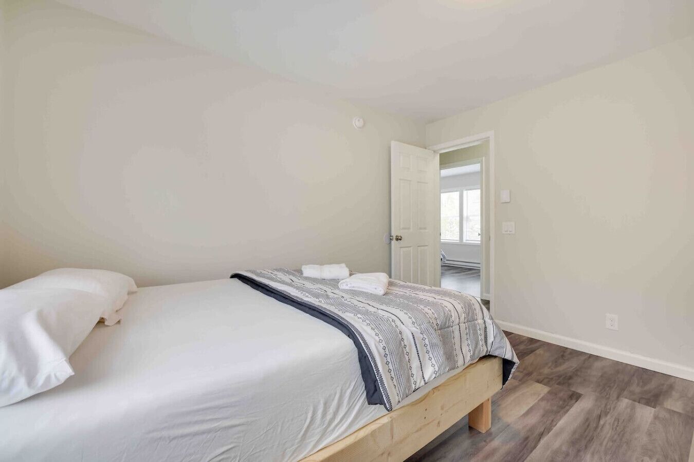 5 chambres, fer et planche à repasser, lit parapluie, Wi-Fi gratuit