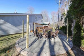 Property grounds - Luxury Modern 6BR Pocono Home Near All Attractions (Tobyhanna)