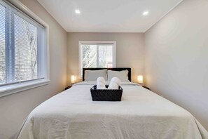 6 habitaciones, escritorio y tabla de planchar con plancha 