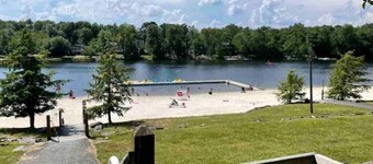 Luxury Modern 6BR Pocono Home Near All Attractions