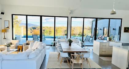 FAB MODERN BARN w/heated pool, views & 21+ acres - close to UVA & Vineyards!