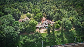 Vista frontal de la propiedad
