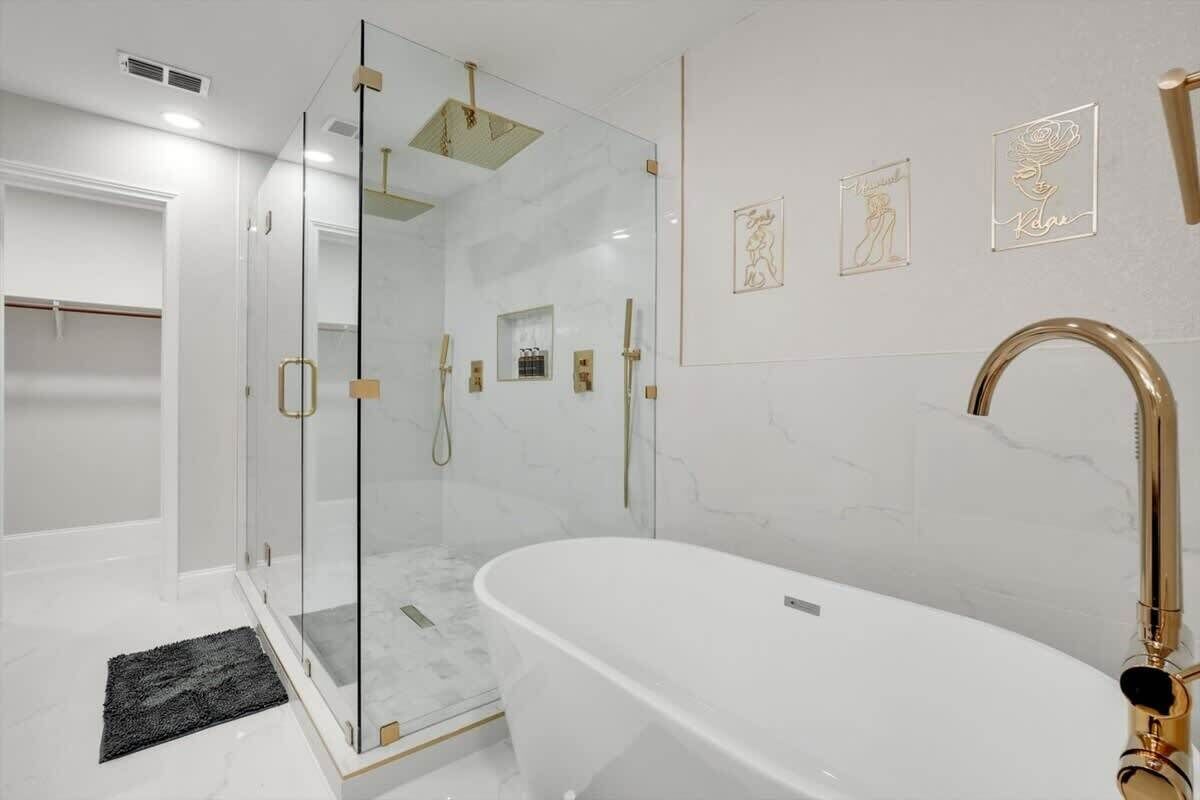 Bathtub, hair dryer, towels, shampoo