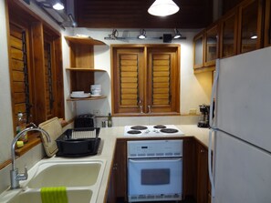 Fridge, microwave, oven, stovetop - Beautiful, secluded, open plan cottage with spectacular sea views (Castara)