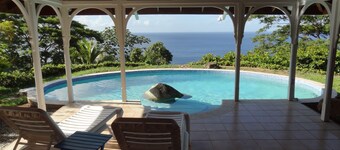 Beautiful, secluded, open plan cottage with spectacular sea views