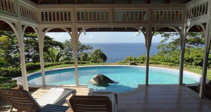 Beautiful, secluded, open plan cottage with spectacular sea views