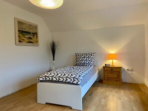 3 bedrooms, free WiFi, bed sheets
