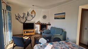 TV, fireplace