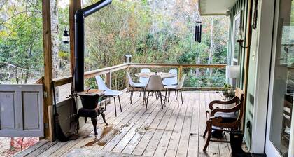Relaxing, vacation! for 1 or 11 w/fire pit on the river!