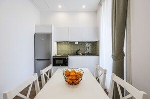 Fridge, microwave, oven, coffee/tea maker