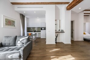 TV - Fantastic adapted Studio (Valencia / València)