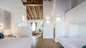 In-room safe, iron/ironing board, WiFi (free), bed sheets - Beautiful renovated studio penthouse (Valencia)