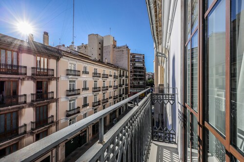 Beautiful renovated studio penthouse