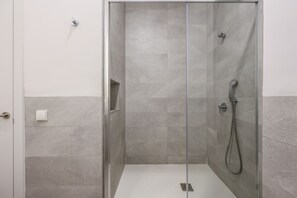 Hair dryer, towels - Beautiful renovated studio penthouse (Valencia)