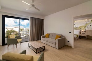 Master Suite with Elite Service | Artículos del minibar gratis y caja de seguridad en la habitación 